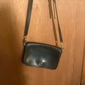 Black leather Coach  bag excellent use condition